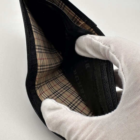 Burberry Bi Fold Wallet - Picture 9 of 10